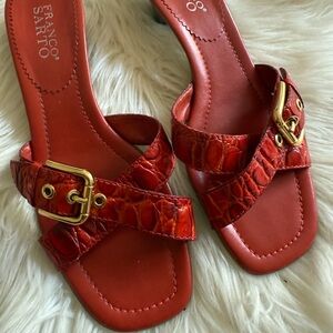 Beautiful orange 🍊 sandals.